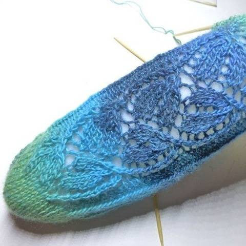 Strickanleitung * Ergonomische Socken “Lucy in the Sky” * Sockenkalender 2014 März
